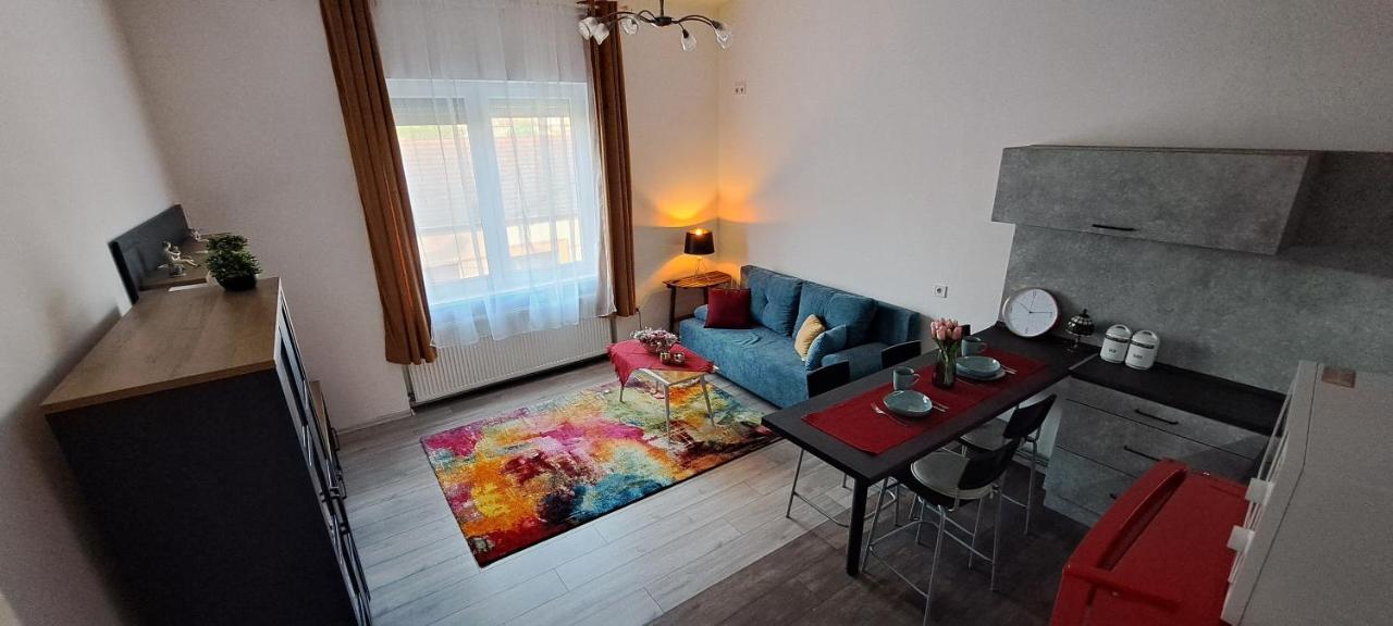 Апартаменты Napraforgo Apartman Сегед Экстерьер фото